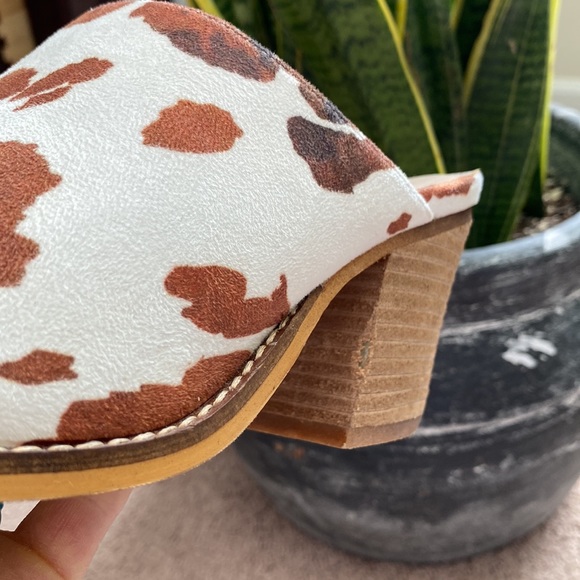 ARIDER GIRL COW PRINT MULES - Picture 4 of 4